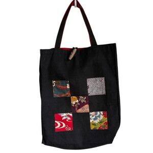 Vintage Cotton patchwork tote bag with a red lining and a toggle closure